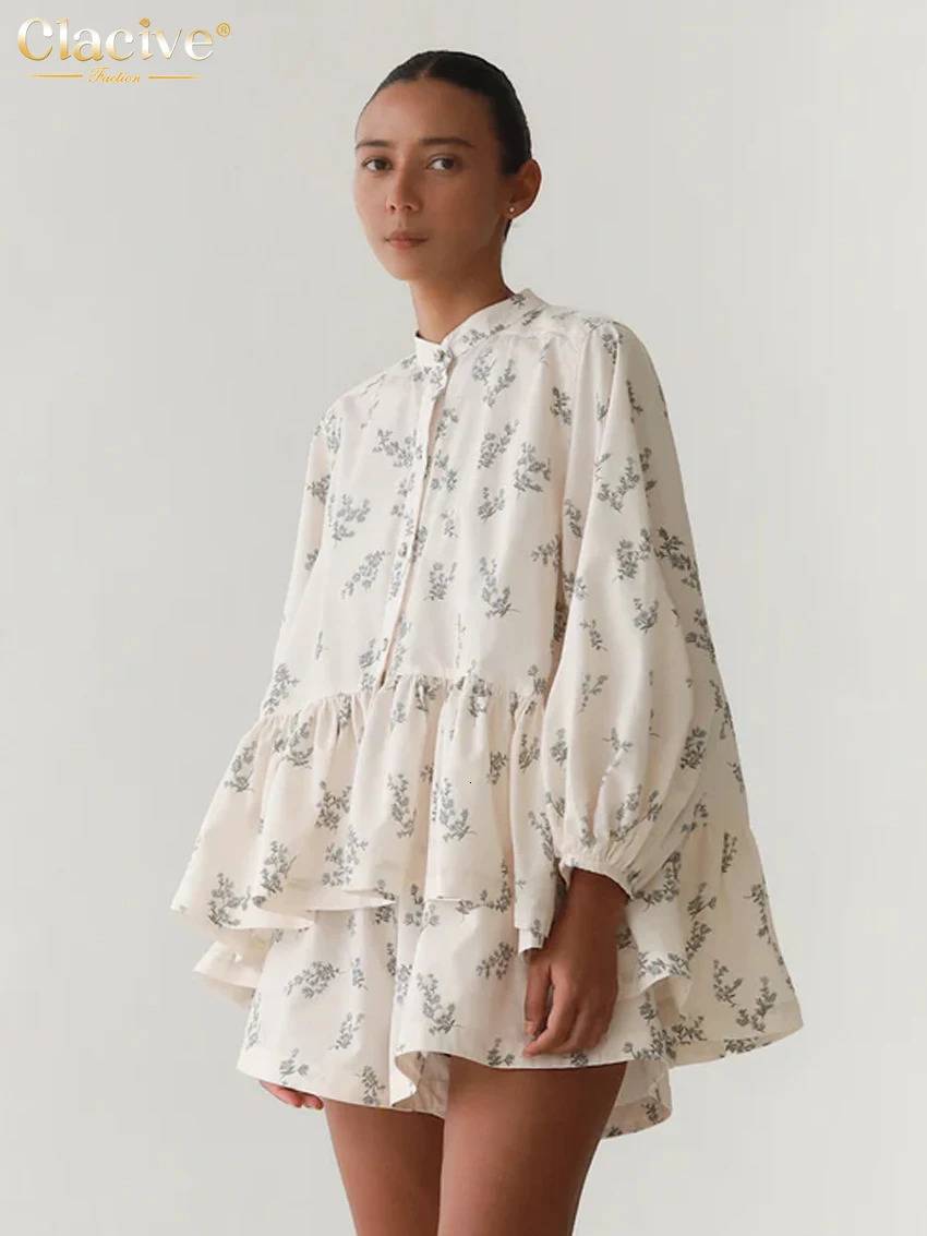 Clacive Set di pantaloncini con stampa allentata alla moda per donna 2 pezzi Camicia elegante a pieghe a maniche lunghe con pantaloncini a vita alta
