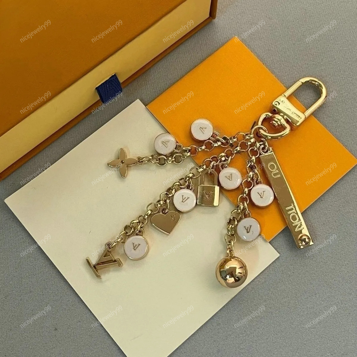 Designer Keychain Fashion Tassels Keyring Key Chain Women Ladies Men Classic Exquisite Luxury Gold Plated Purse Car Keychains Lover
