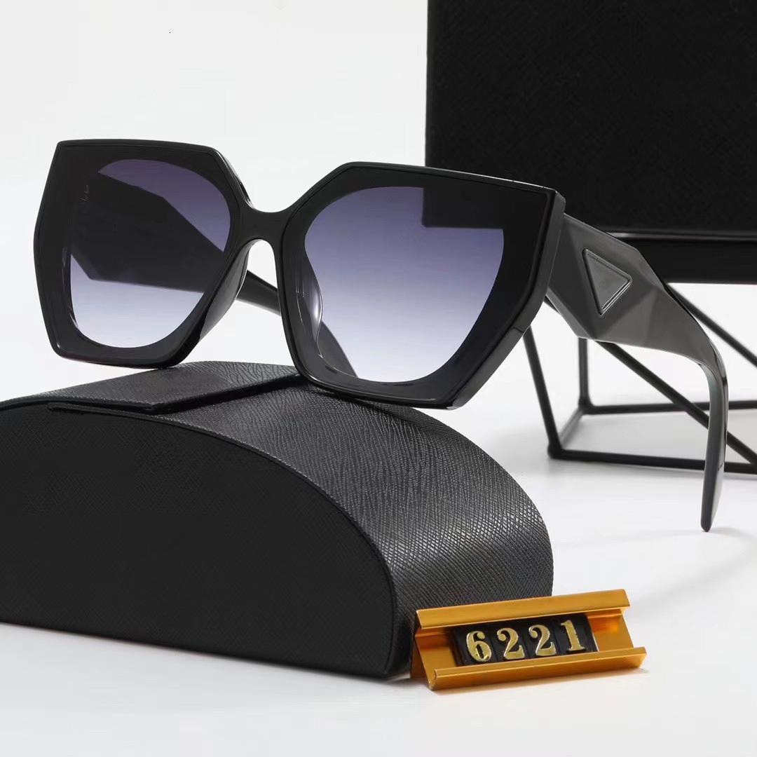 Lunettes de soleil de luxe pour hommes et femmes Lunettes de soleil de plage en plein air Qualité de la mode Options de couleurs multiples Boîte