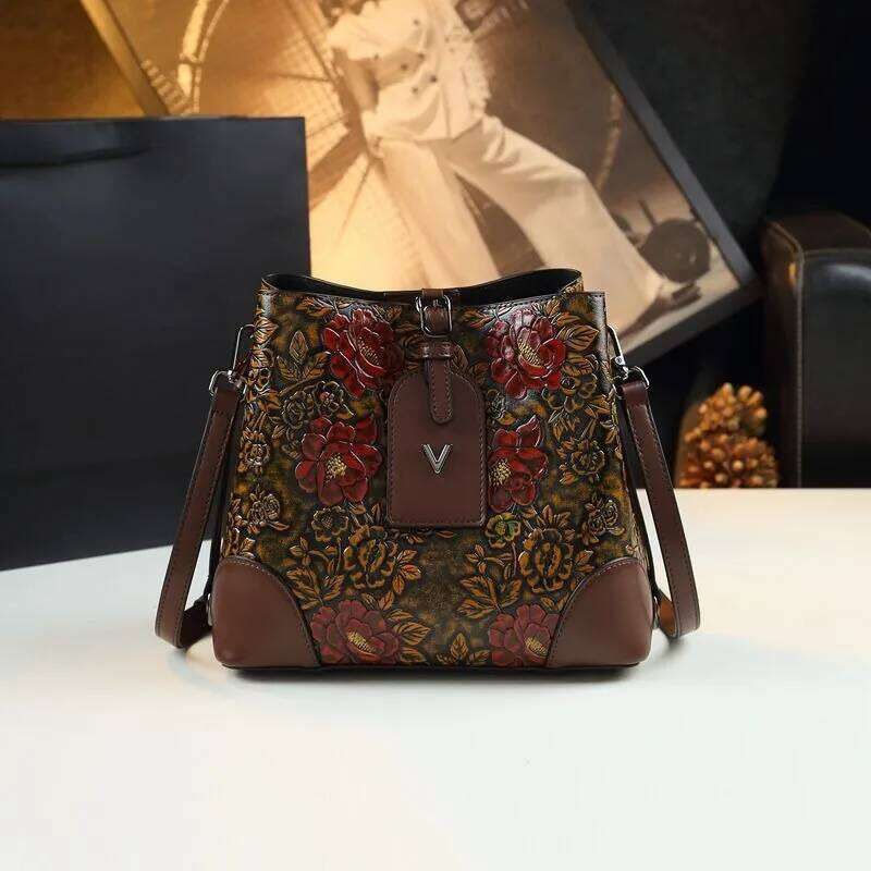 Elegant bucket new style 2025 vintage light luxury large capacity women's elegant middle-aged mother bag