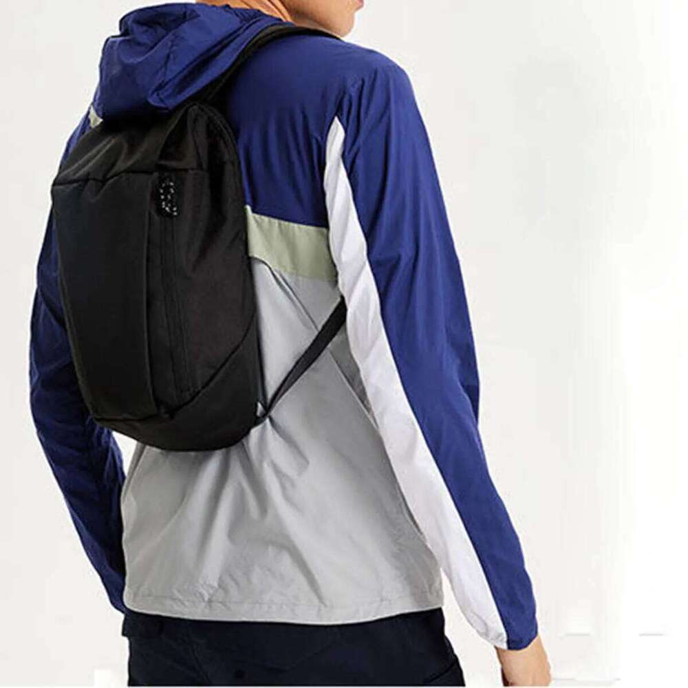 Simple casual one-shoulder crossbody stylish phone bag, trendy small square bag for going out and traveling.