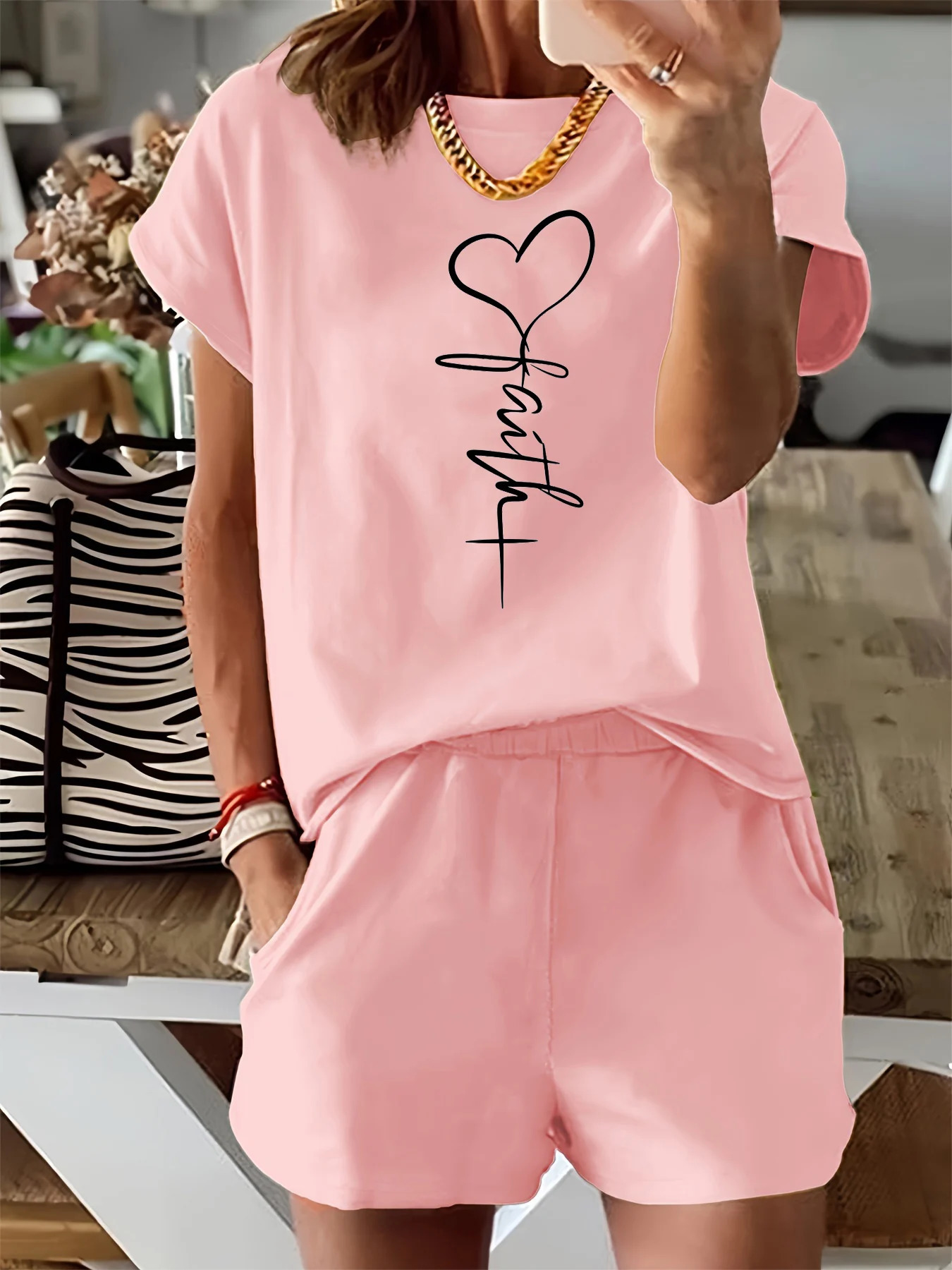 Summer womens fashionable heart-shaped cross print casual loose round neck short sleeved T-shirt shorts two-piece set 260611