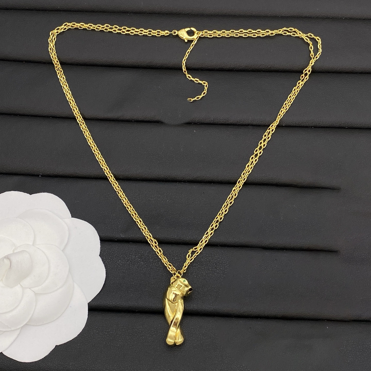 New Leopard Necklace - Women's High-End Version - Fashionable Luxury Pendant Necklace.