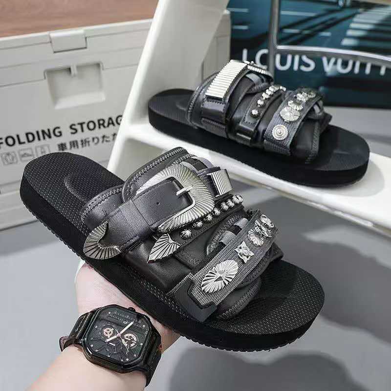 2026 Summer men's slip-on shoes fashionable and unique with cool rivet decorations anti-slip and durable cool shoes for young people
