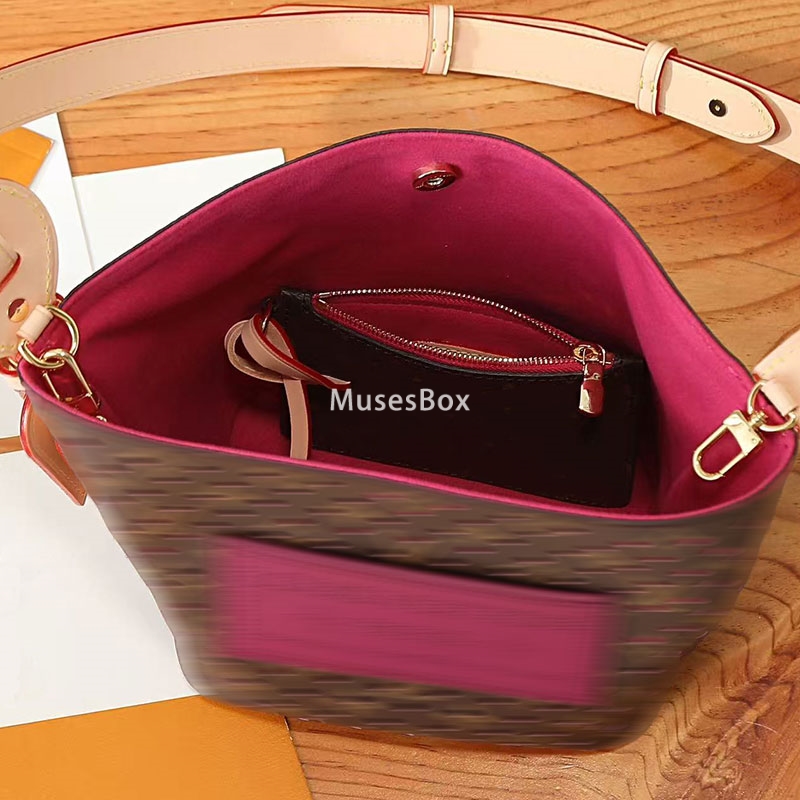 Luxury Leather Cosmetic Bag Designer Purse 10A Large Capacity Clutch Bag for Women Fashionable Coin Pouch Handbag Hollow-Out Design Ladies Makeup Ca