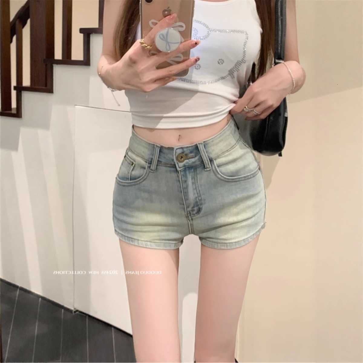 Light Jean High-Waisted Shorts Casual Blue Denim Shorts for Women Vintage Wash Button Fly Sexy Tight A-Line Hot Pants Summer M260612