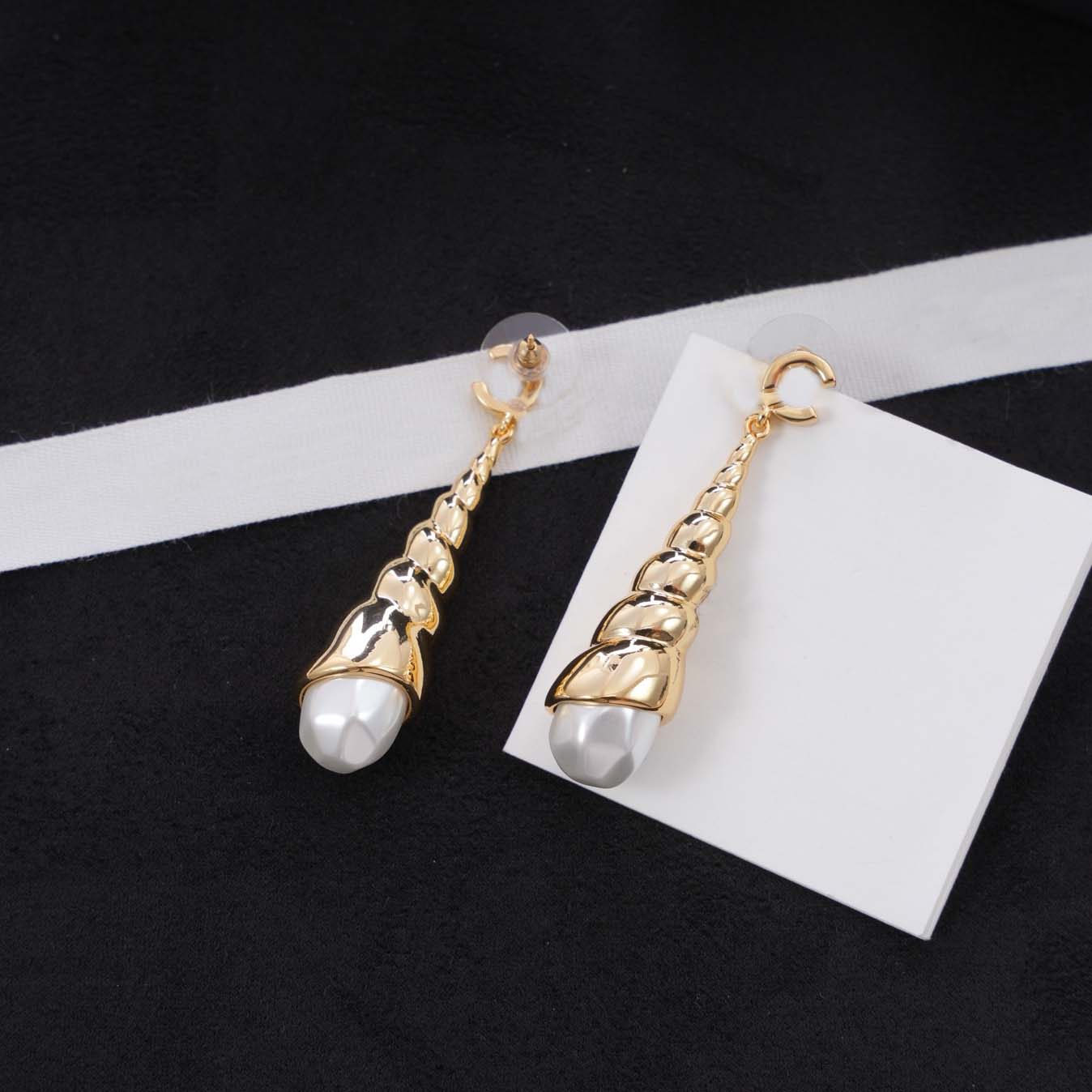 2026 Luxury quality charm drop earring with white shell beads in 18k gold plated have stamp simple design box PS6861B