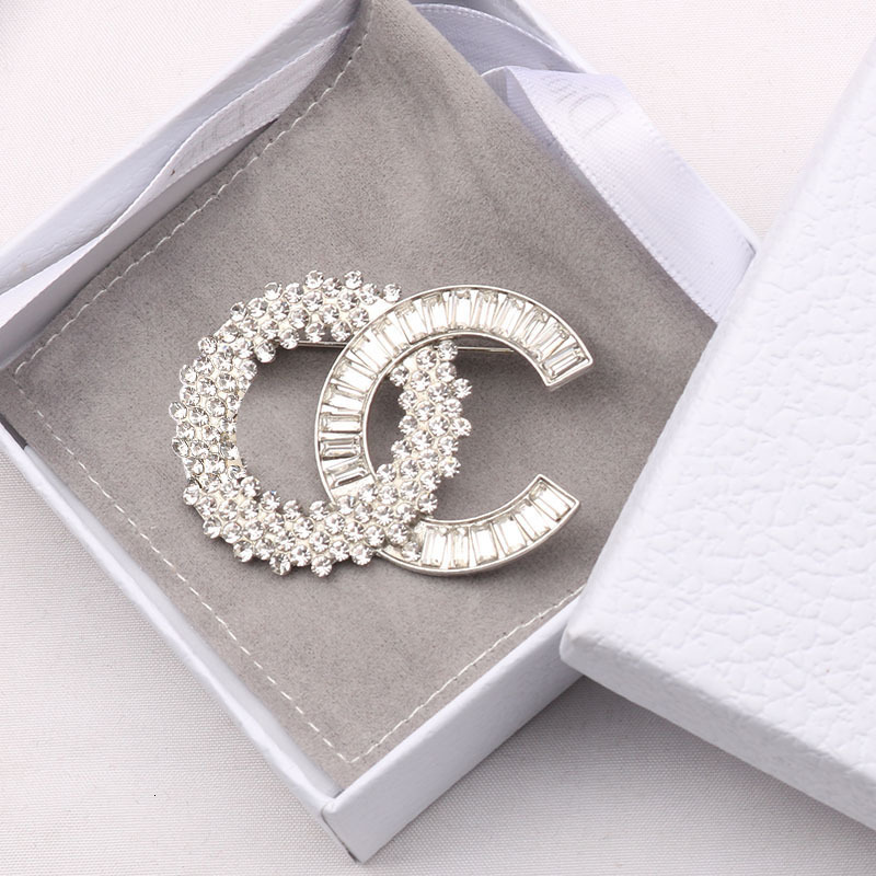 Brooches 20style Fashion Brooches Gold Plated Inlay Crystal Rhie Jewelry Brooch Charm Clothing Pin Marry Christmas Party Gift Accessoriey