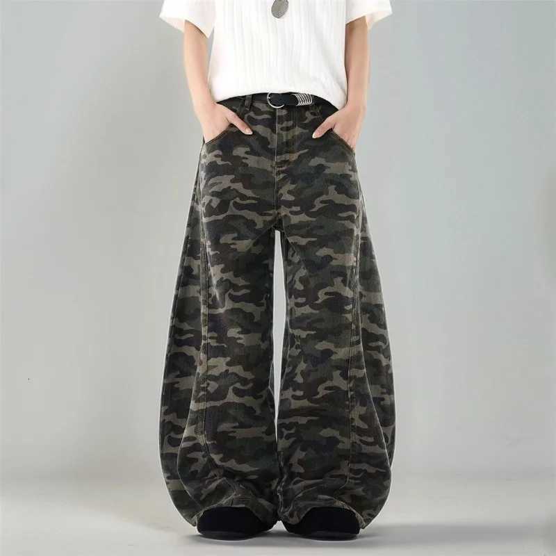 Mens Fashion Jeans American Style Vintage Camouflage Workwear Jeans Mid Waist Slim Loose Pants Autumn New Arrival Denim Pants T260410