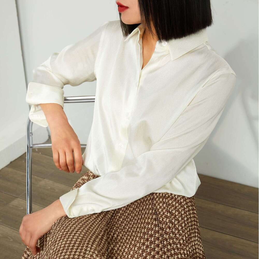 High-end esthetic. Exquite high quality white swn fether jcqurd. ubtle luxury. Designer dress Hevyweight silk long-s shirt
