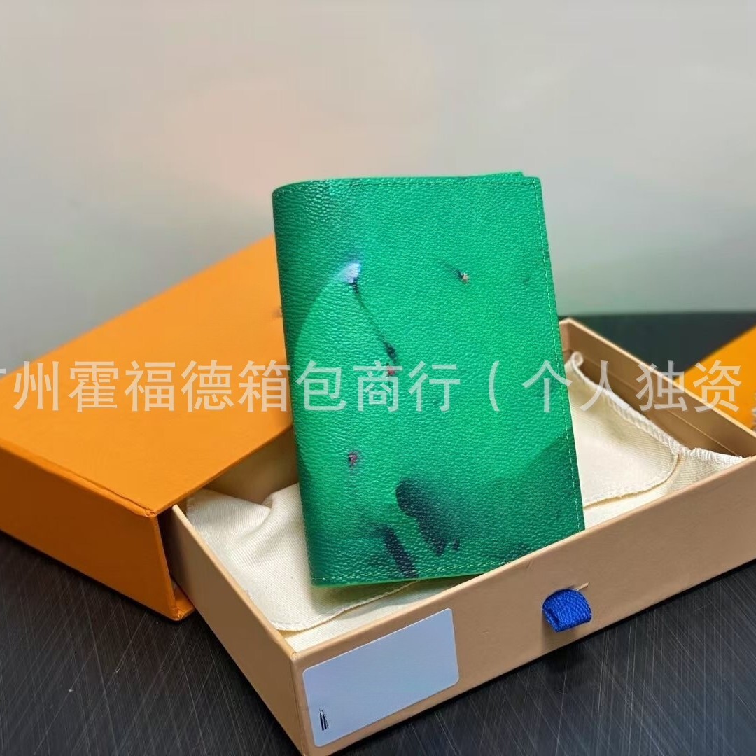 Cross-Border 2025 New Animal and Plant Travel Wallet Passport Cover Men's Document Bag Card Holder Lujia
