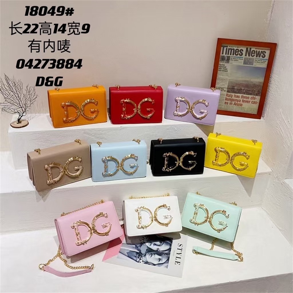 High-Quality Textured Banquet Small Square for Women 2025 New Fashion Versatile Chain Shoulder Crossbody Bag