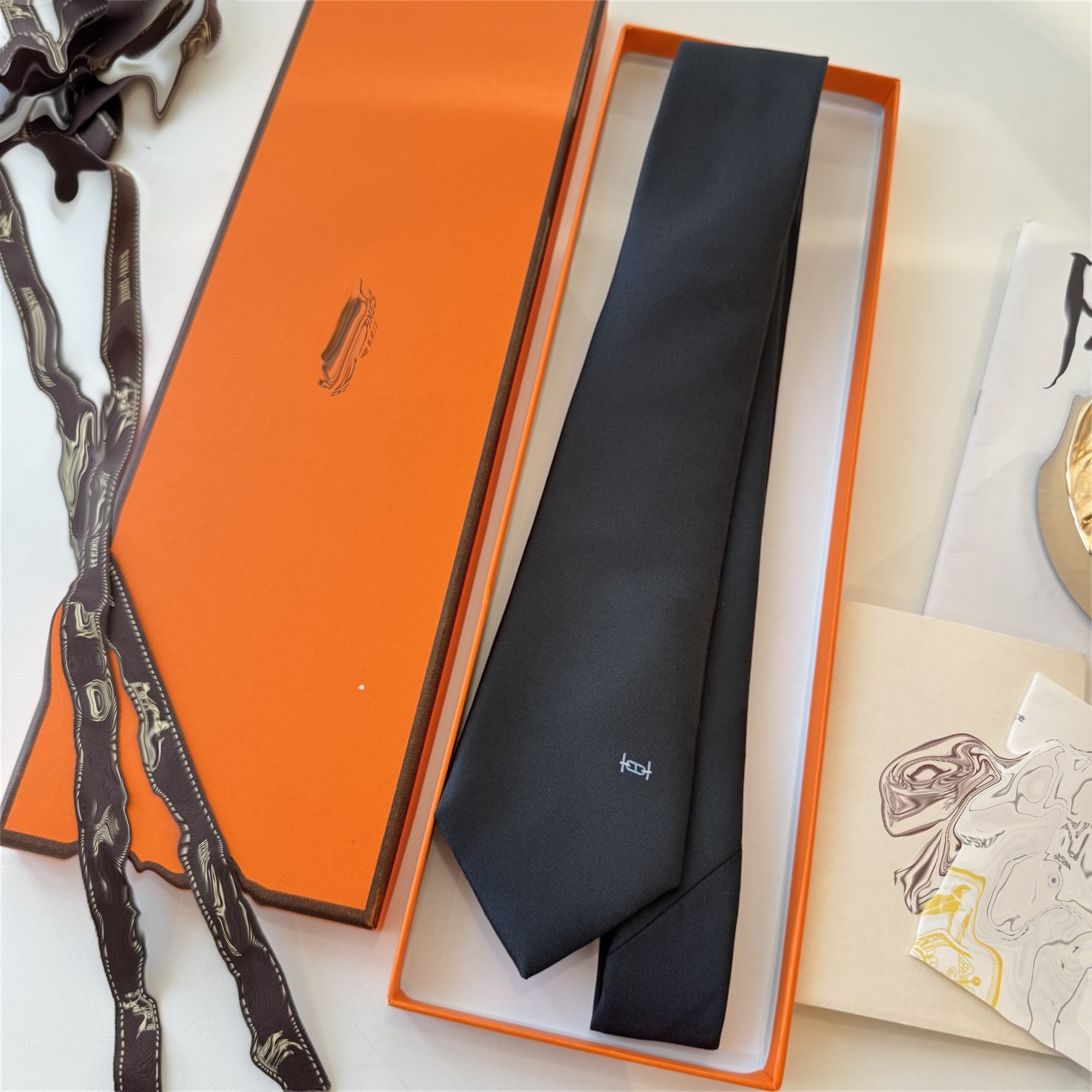 mens necktie luxurys designer Men Women Designer Ties Fashion Leather Neck Tie Bow For Men Ladies With Pattern Letters Neckwear Fur Solid Color Neck