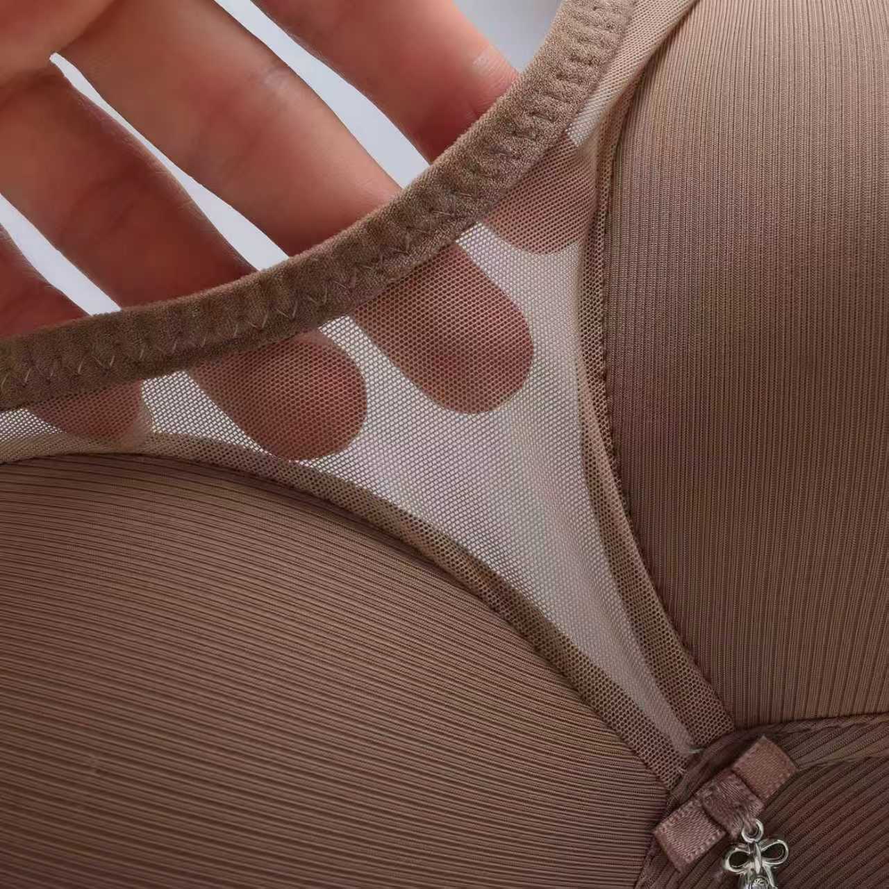 Factory Direct Women's Wireless Lace Bra Soft Support Full Coverage Breathable Plus Size Mature Lady Underwear Custom Logo