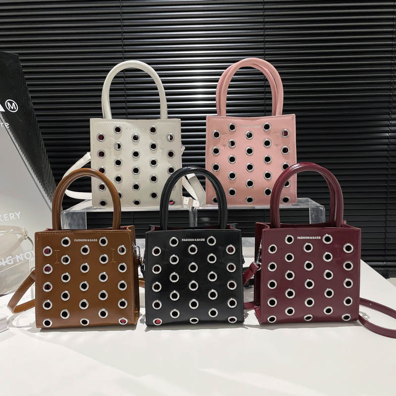 Designer luxury Unique design ladies' handbag bag, 2026 new vintage large-capacity commuter designer bag women's bag, fashionable and vers