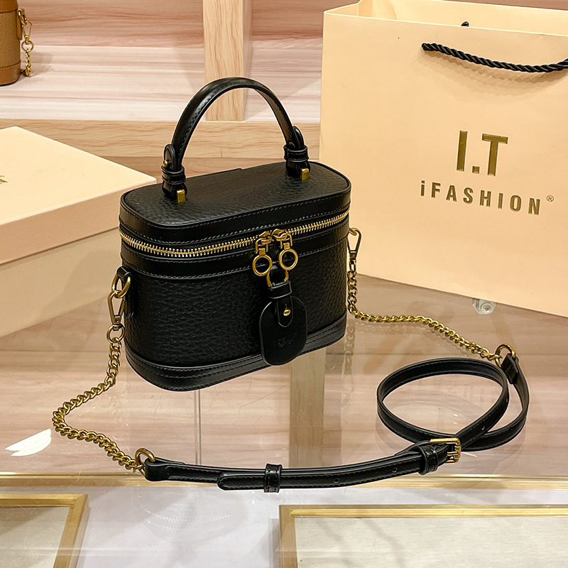Box for Women 2025 New Trendy Fashion Versatile Niche Elegant Black Handbag Crossbody Small Shiling Women's Bag