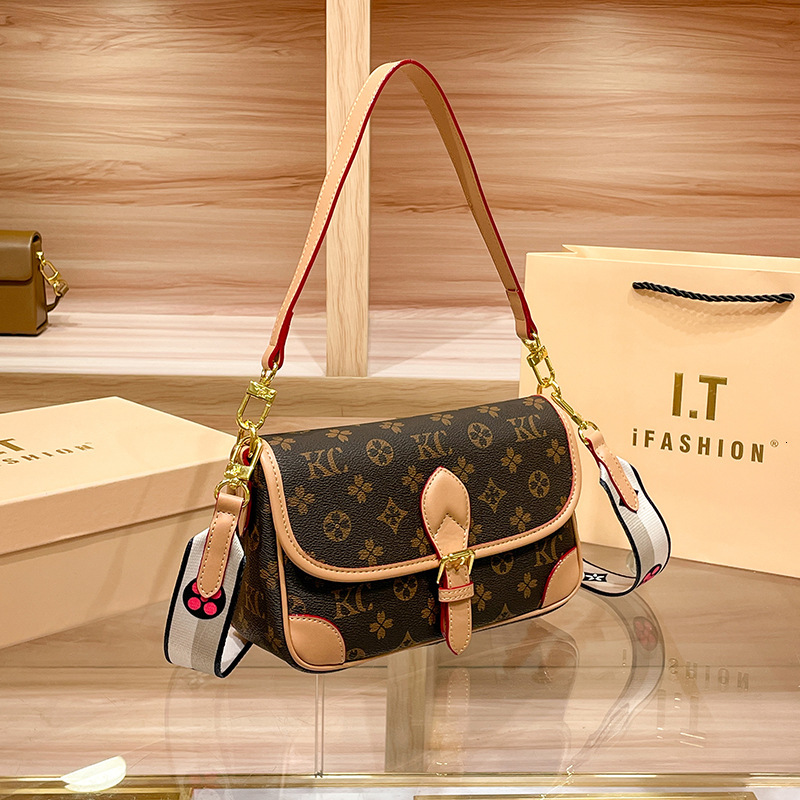Underarm for Women 2025 New Vintage Versatile Monogram High-end Feel Women's Single Shoulder Crossbody Small Bag