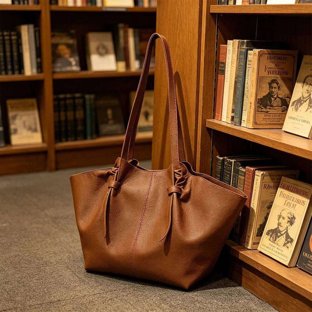 Lightweight Magnetic Snap Shoulder Retro Fashion Minimalist Women Bucket Bag Solid PU Large Capacity Commute Shopping