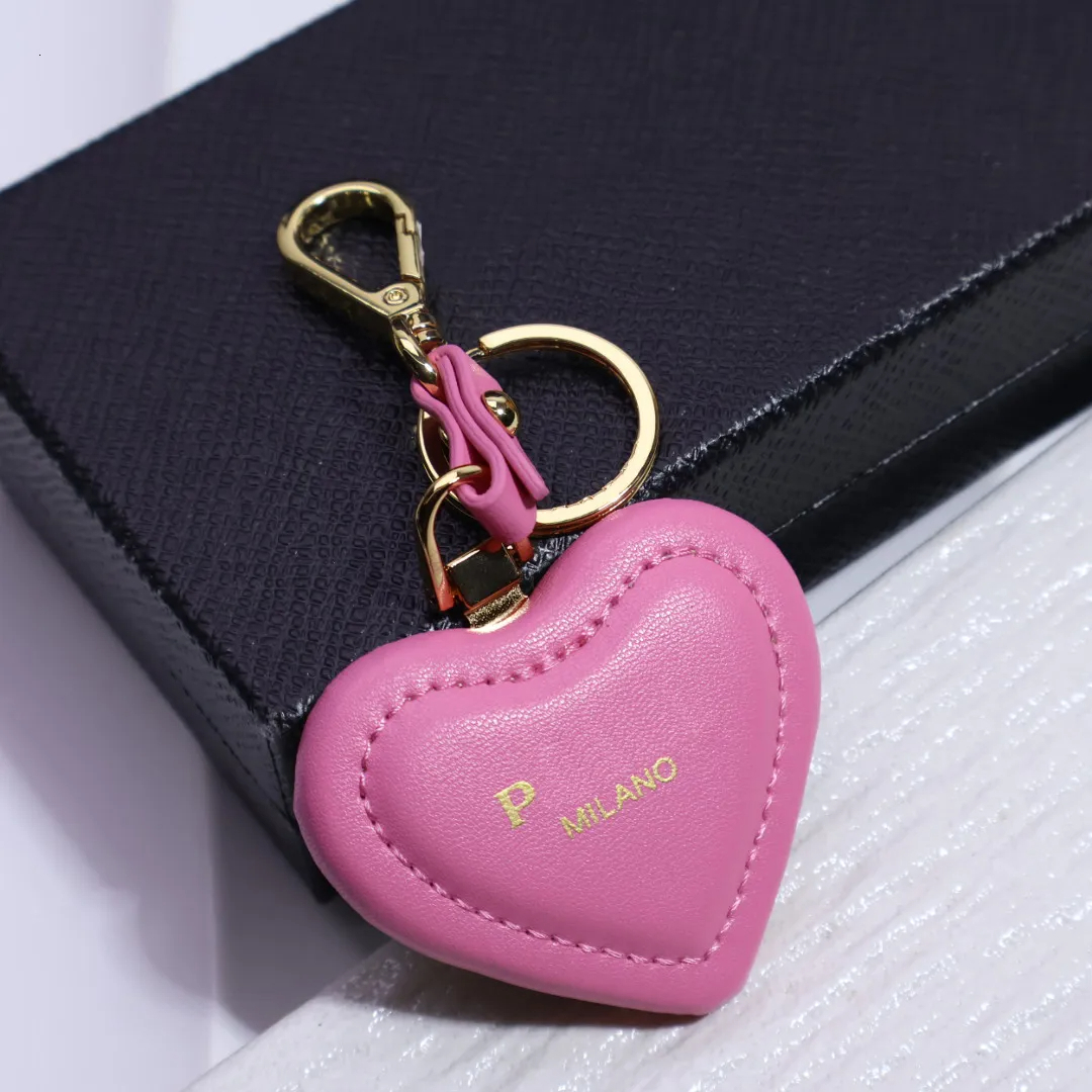 Keychains Lanyards Designer Luxury key chain heart High quality genuine leather material fashion design 3 styles classics keychain nice gift