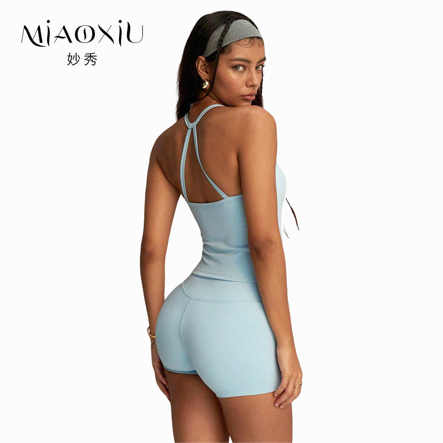 yoga Waist-cinching two-piece set with halter neck sports bra and low-waist shorts high-end fitness outfit for women L260612