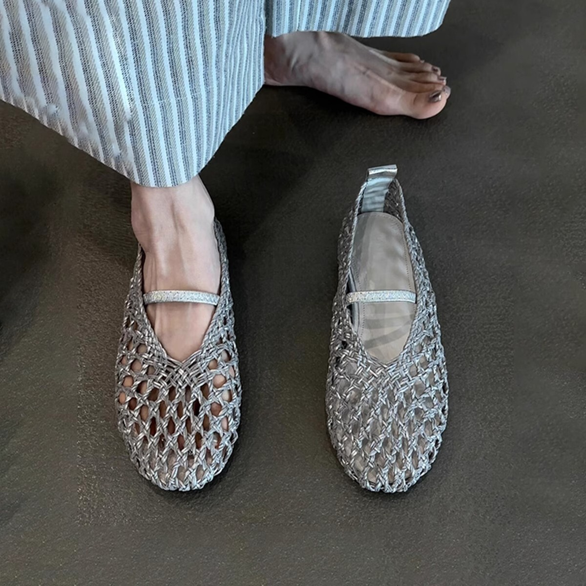 French style new woven hollow breathable niche flat sandals for women in summer, with a shallow mouth and a round toe single shoe, designed by desig