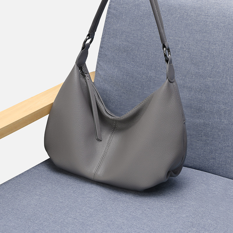 Simple Commuting Soft Cowhide Shoulder 2026 New Model High-end Women's Underarm Genuine Leather Large Capacity Crossbody Bag