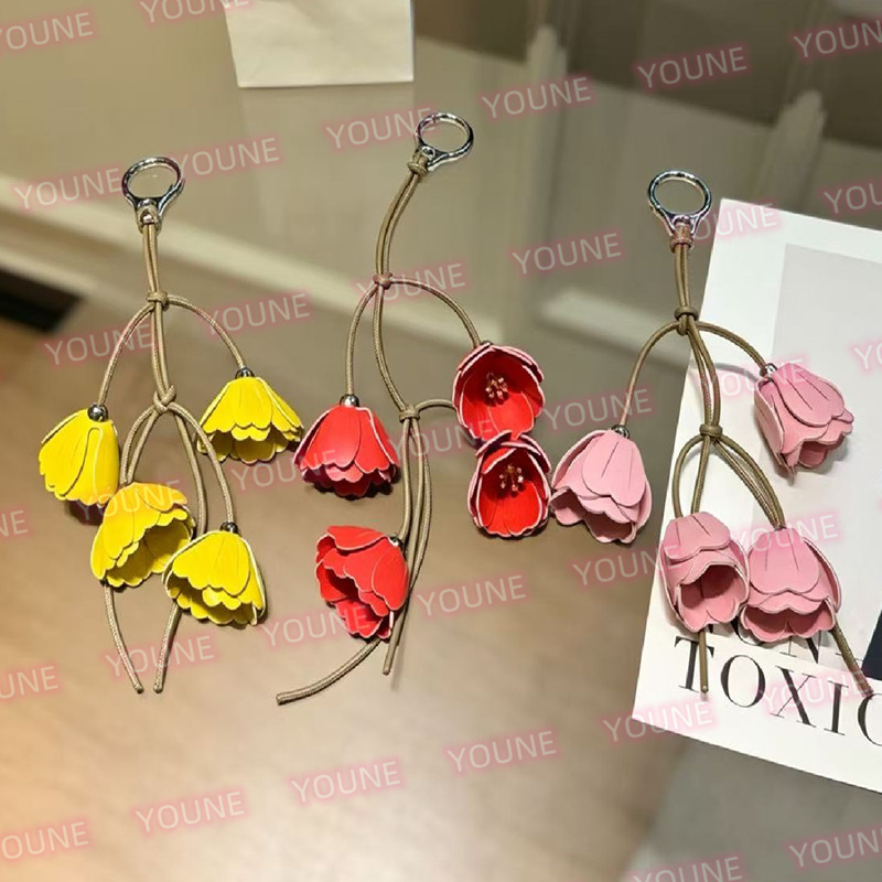 Fashion Leather Tulip Flower Bag Charm Designer Handbag Pendant Keychain Women Luxury Inspired Floral Key Ring for Purse Accessories dhgate