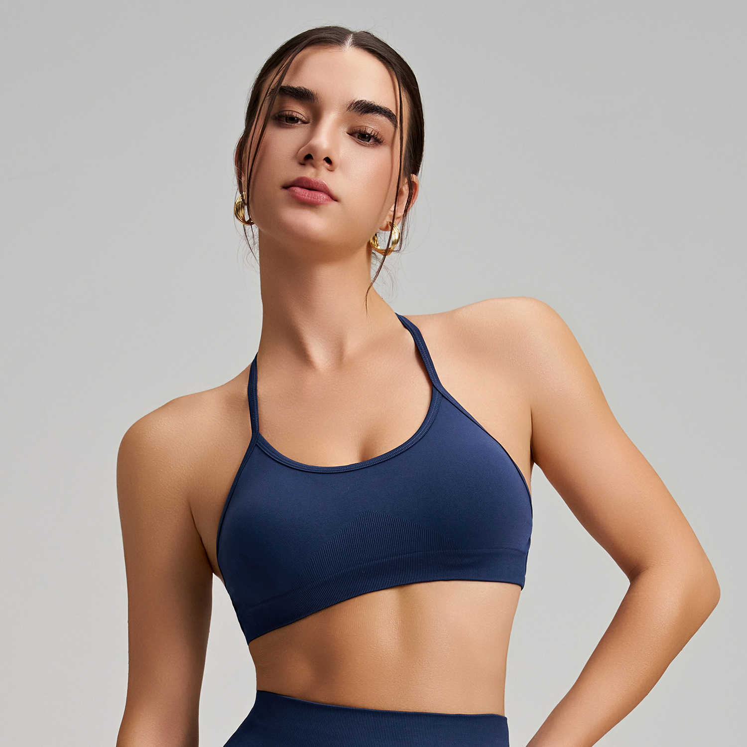 Completo da yoga incrociato sul retro con cinturino sottile senza cuciture, reggiseno sportivo fitness attillato ad asciugatura rapida per donna L26
