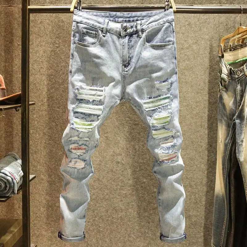 2025 Summer Ripped Jeans Mens Slim-fitting Small Feet Elastic Trousers Trendy Brand Fashion Scratched Patch Cargo Beggar Pants T260410