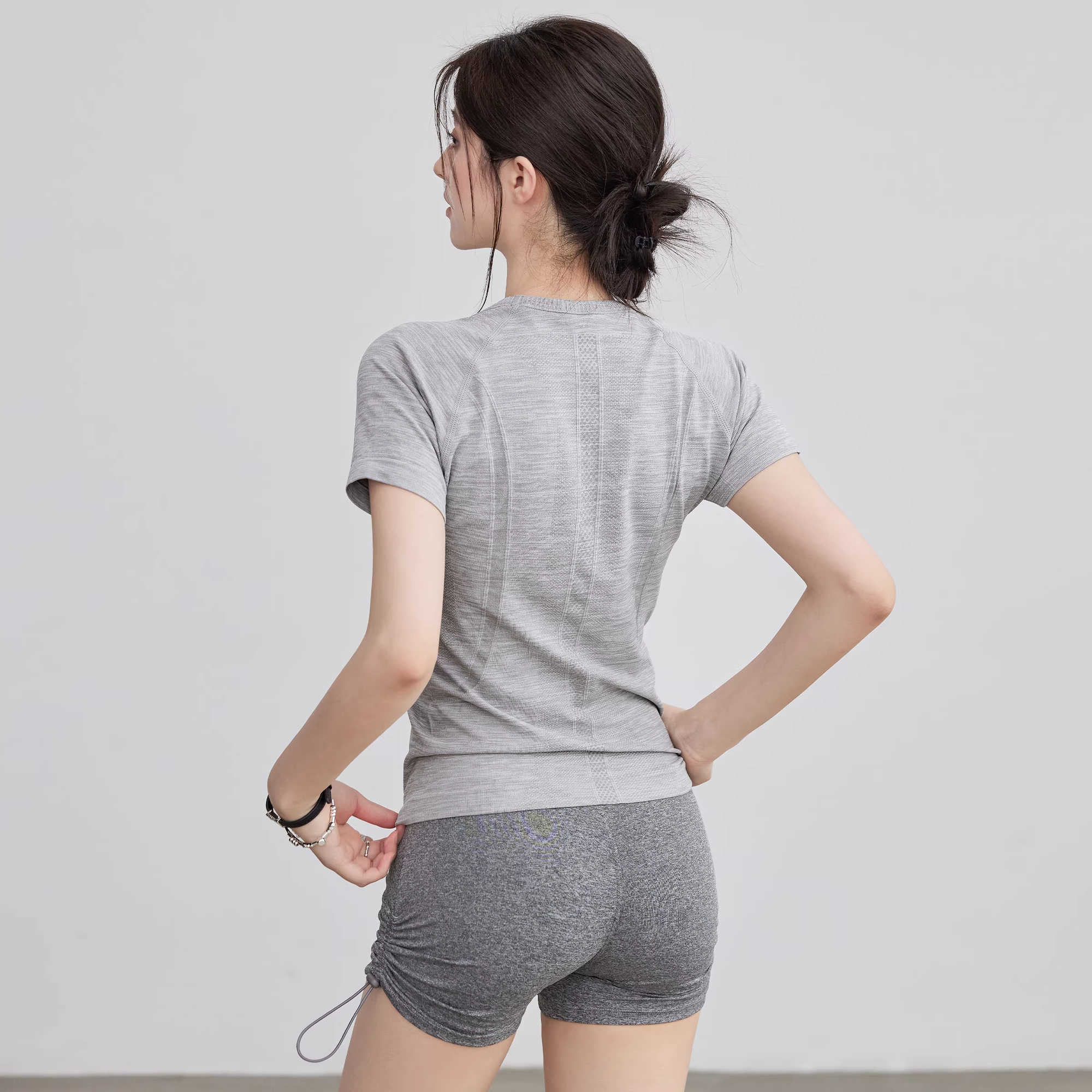 Yoga sports top for women slimming quick-drying short-sleeved running T-shirt fitness wear Pilates training top L260612