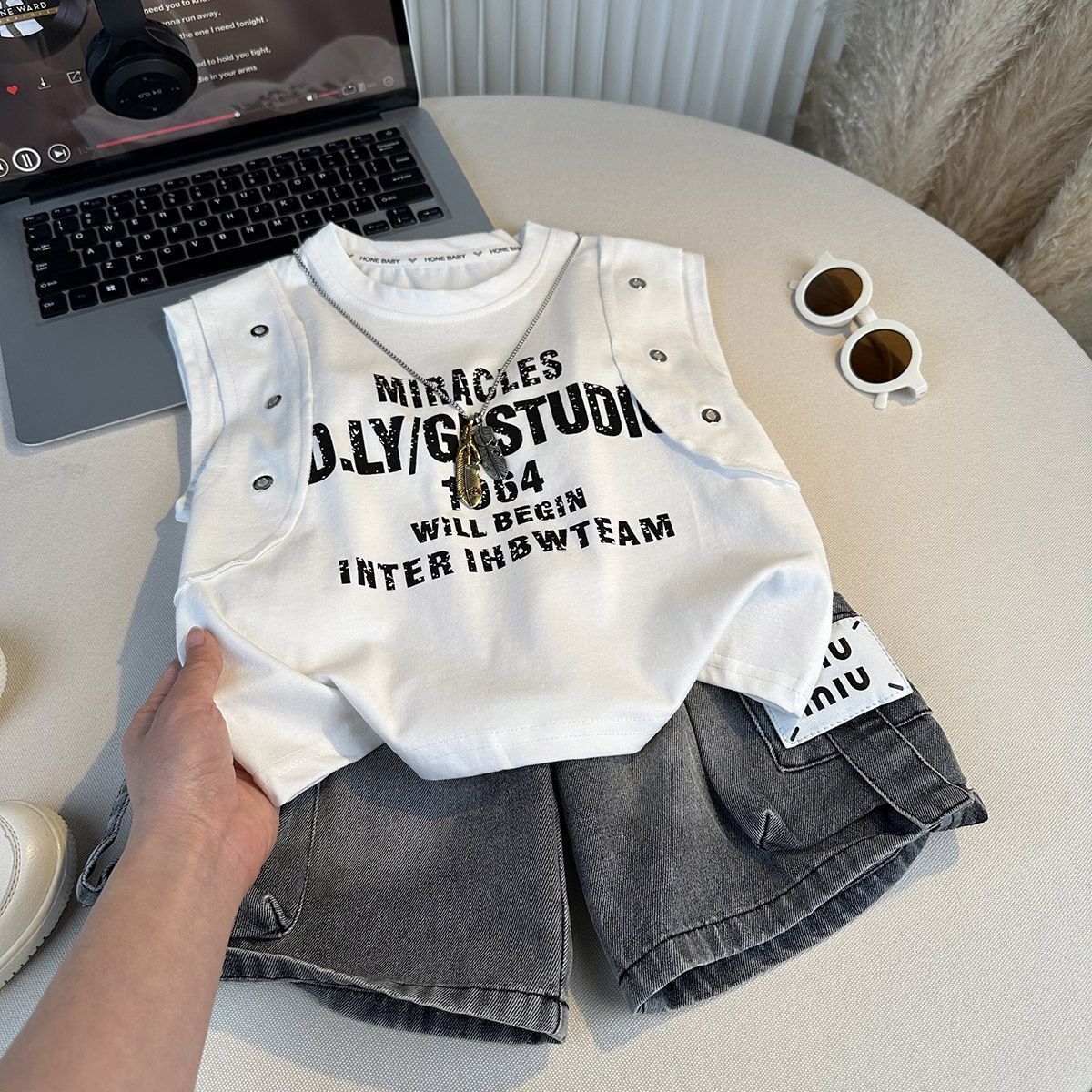 2026 New Boys' fashionable vest set summer children's baby thin sleeveless shirt