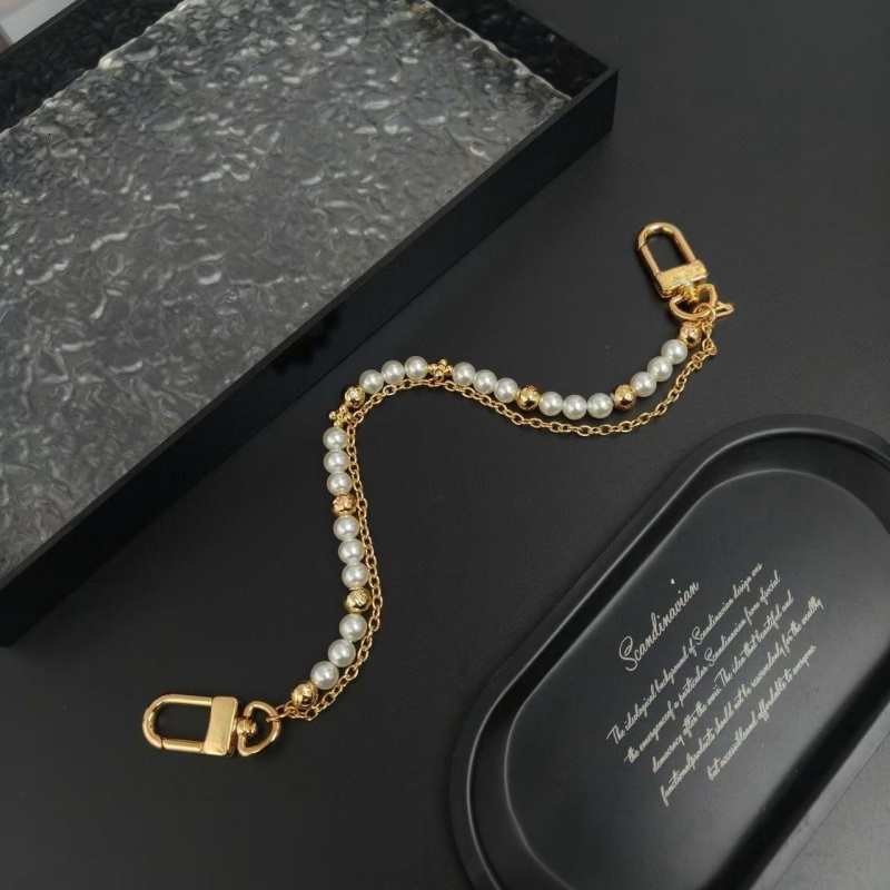 Keychains Lanyards Designer keychain fashionable and classic keychain pearl long chain keychain bag charm pendant high quality good gift top-001