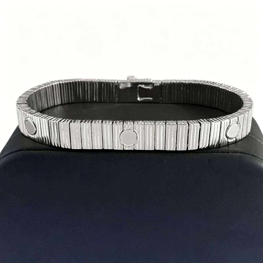 Cartler Charm Bracelets High Quality Europe America Fashion New Style Men Lady Women Stainless Steel Engraved Initials Stripe Plated Gold Screw Love