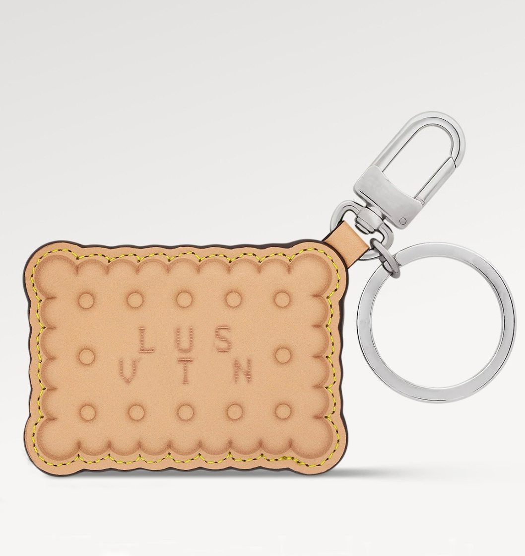 Exquisite Biscuit Shaped Leather Keychain Simple And Fashionable Designer Style Suitable For Decorating Various Scenes Fun Pendant