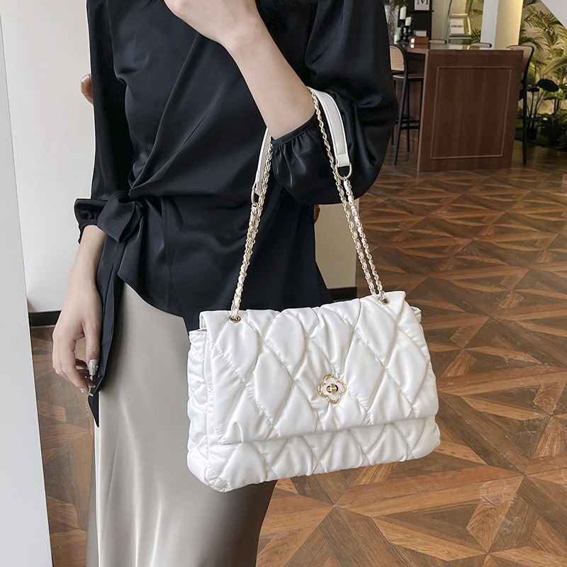 High-quality diamond-pattern chain for women, cloud 2025 new model, commuter large-capacity shoulder bag, crossbody bag
