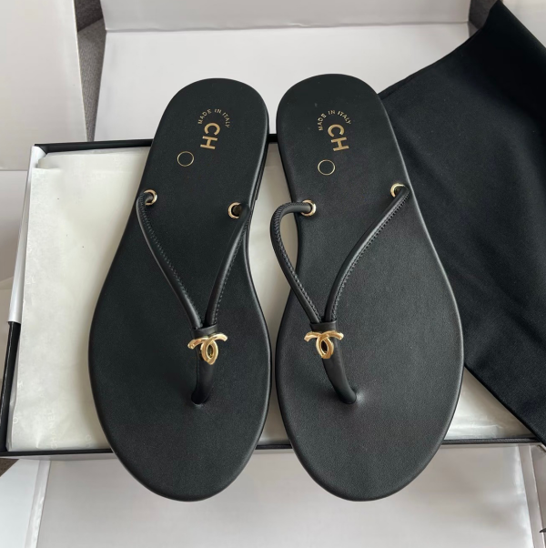 Summer Women's Black Leather Flip Flops Gold CC Logo High quality Flat Sandals Made in Italy Designer Style Slippers Brand