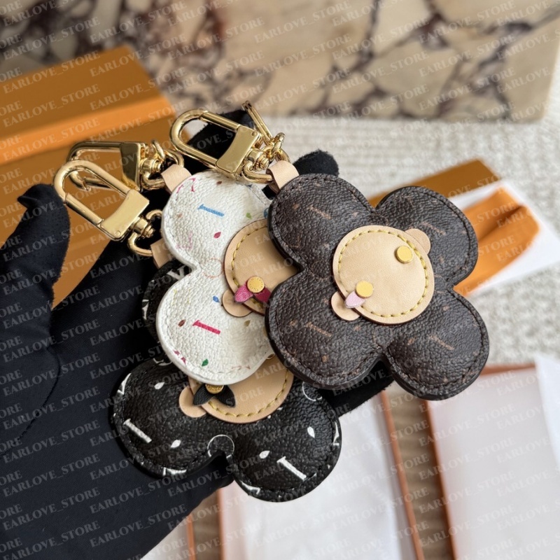 Fashion Bag Charm Pendants Designer Leather Flower Keychains Car Key Chain Luxury High Quality Denim Keychain Bags Charms Emblem Keychain CKD2661301