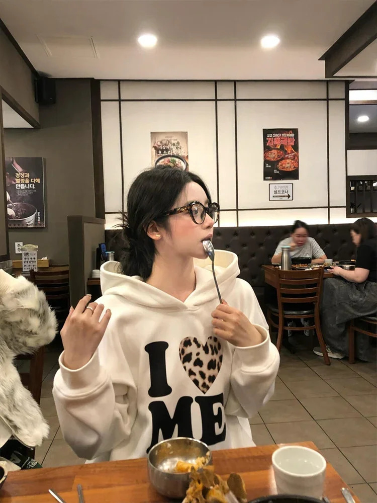 Korean Series Chic Leopard Print Letters Hood White Hoodie Women Autumn and Winter Fleecelined Thickened Loose Pullover 260612BANJIA