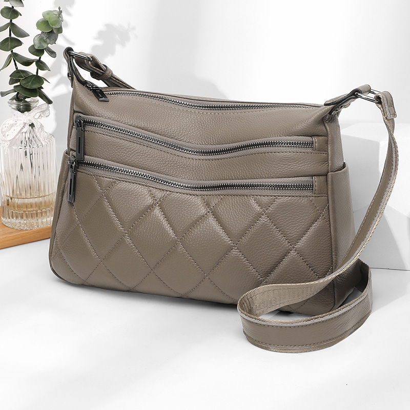 Genuine women's mother 2026 new model soft leather shoulder crossbody bag mother-in-law, large capacity backpack for middle-aged and elderly, t