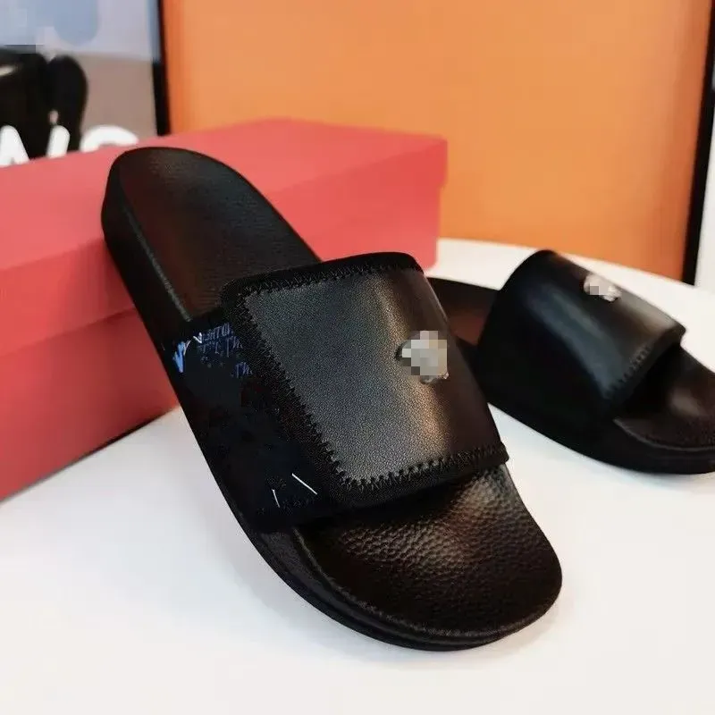2026 Men's Summer Outdoor Flip-Flops Fashionable Casual Soft-soled Anti-slip Unique and Versatile Beach Sandals