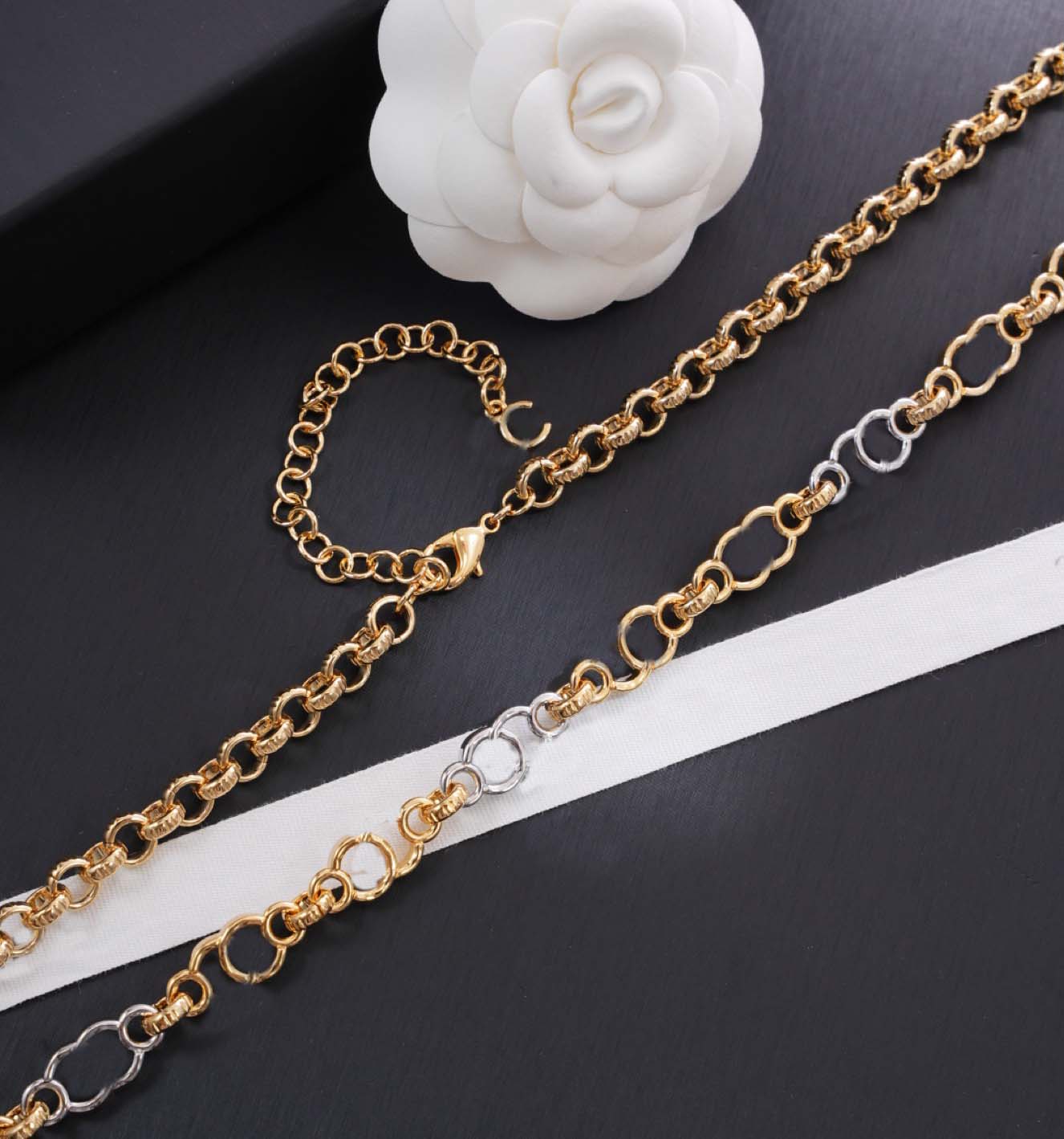charm long chain pendant necklace with hollow design in 18k gold plated have stamp simple style PS6598B