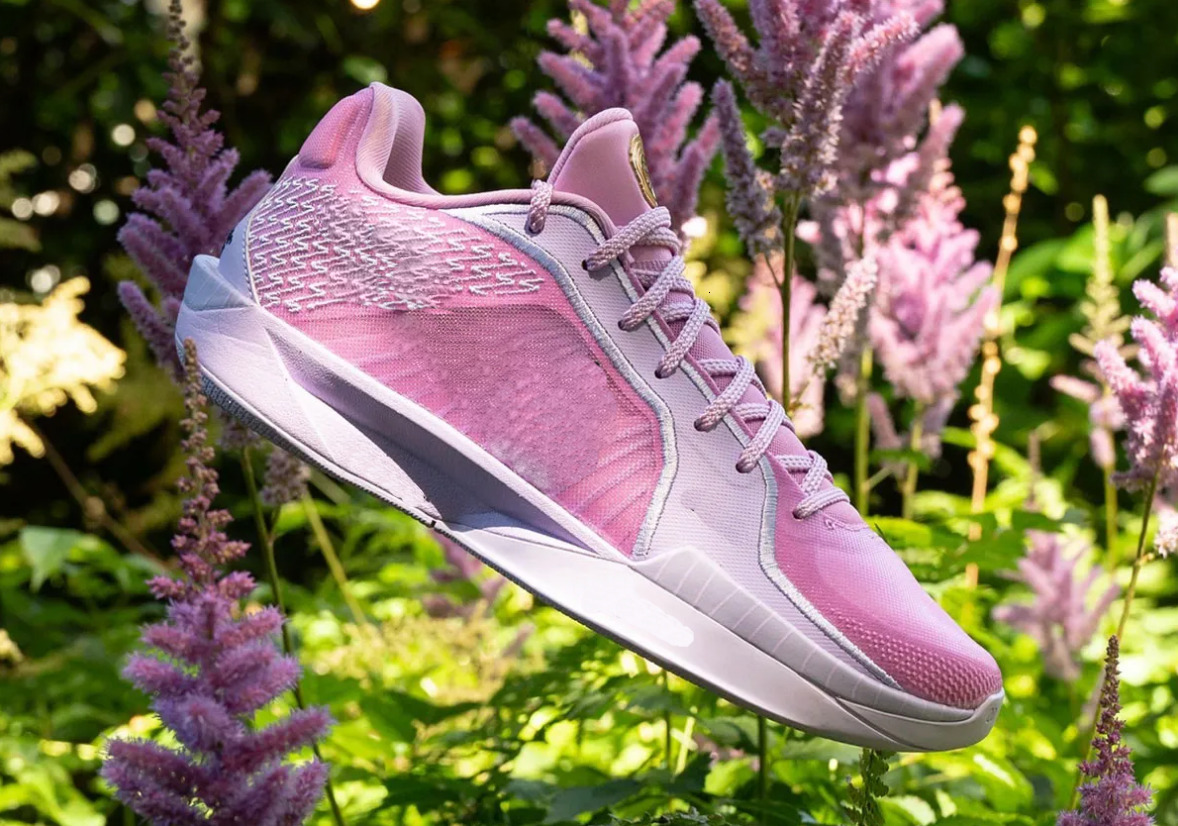 2026 New Designer Slide Athletic Shoe Womans Sabrinas 2 Girls EYBL Run PE Basketball Shoes For Sale Valentines Day Grinch Kids Men Sandal Women Free