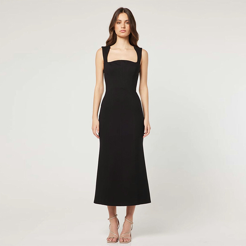 Abito da festa midi a trapezio con scollo quadrato nero, semplice ed elegante per le donne