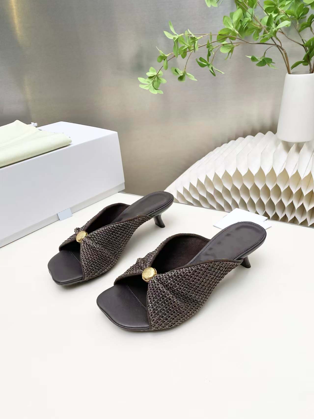 Women's designer luxury high-heeled sandals square toe black metal decoration 100% sheepskin comfortable casual slippers outdoor beach shoes