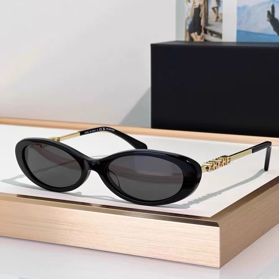 lunettes de soleil design pour femmes en forme d'oeil de chat petite monture associée à des jambes de miroir en métal exquis loisirs de plein air