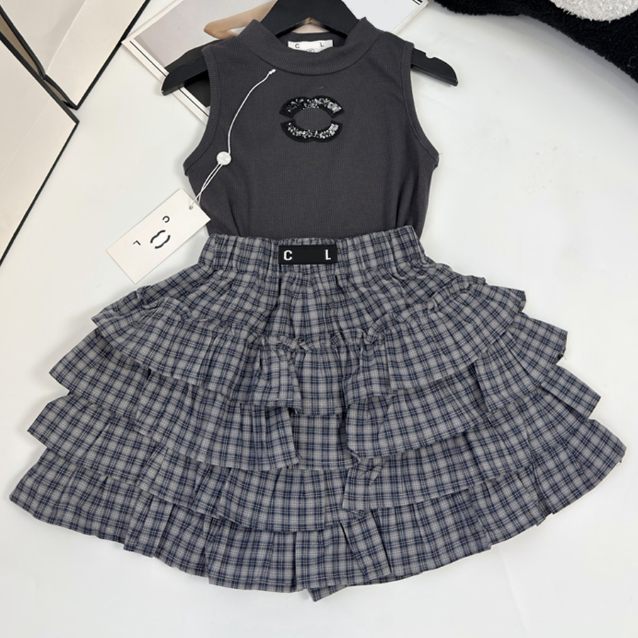 Designer Kids Clothes Luxury Girls Outfit Set Sleeveless Vest Top Plaid Layered Cake Skirt Summer Toddler Casual Clothing Set 2Pcs Size 120CM-170CM