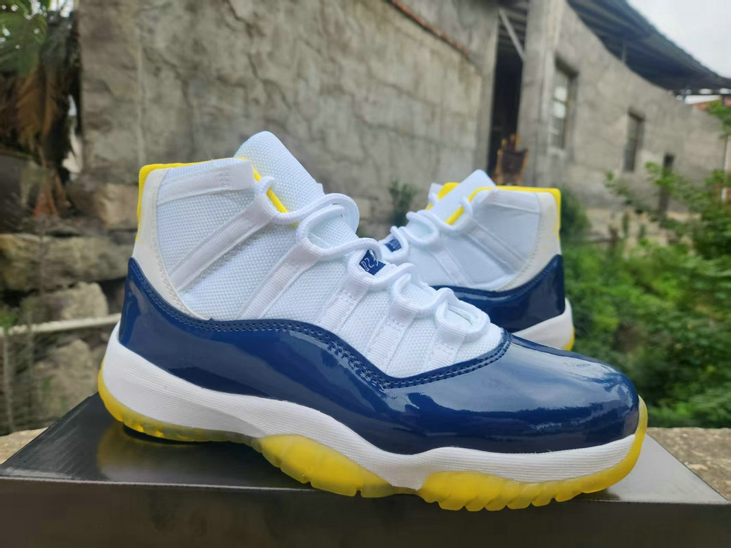 High quality 11s High Top Basketball Shoes Men Women White Dark Blue Patent Leather Sneakers XI 11 Yellow Transparent Rubber Outsole Shock Absorbing