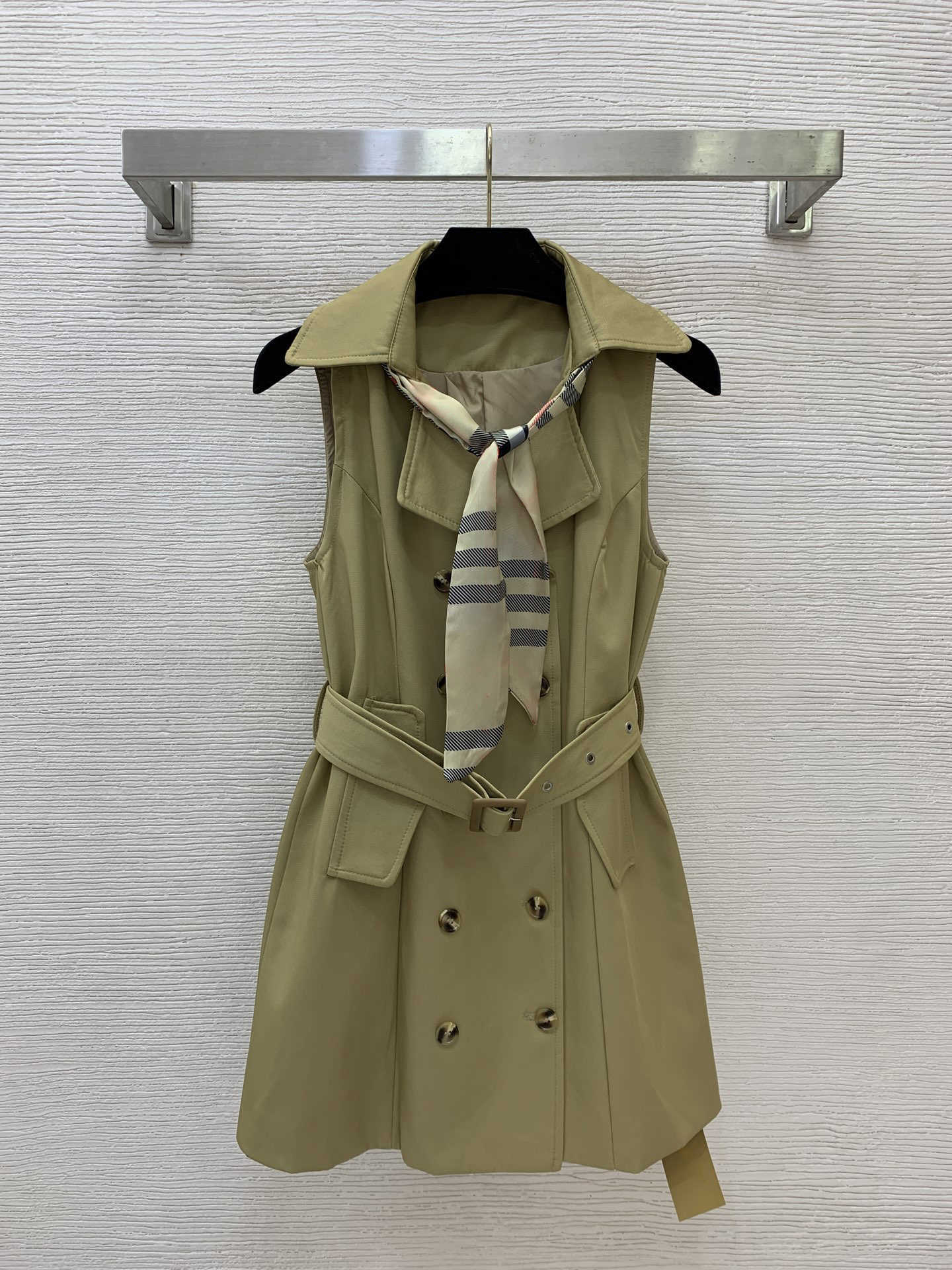 vêtements de robe de créateur femmes détail d'arc à carreaux classique robes de mode à double boutonnage revers robes d'été sans manches ajustées