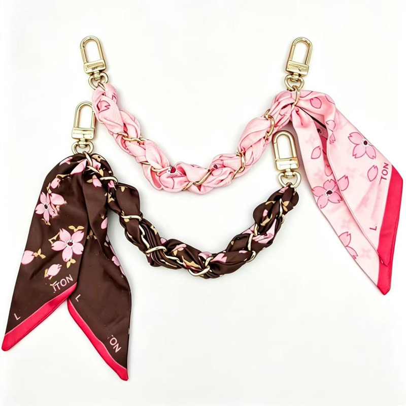 Porte-clés de créateur en forme de fleur de cerisier Sakura, écharpe en soie enveloppée de chaîne en métal doré, sangle de charme de sac, sangle