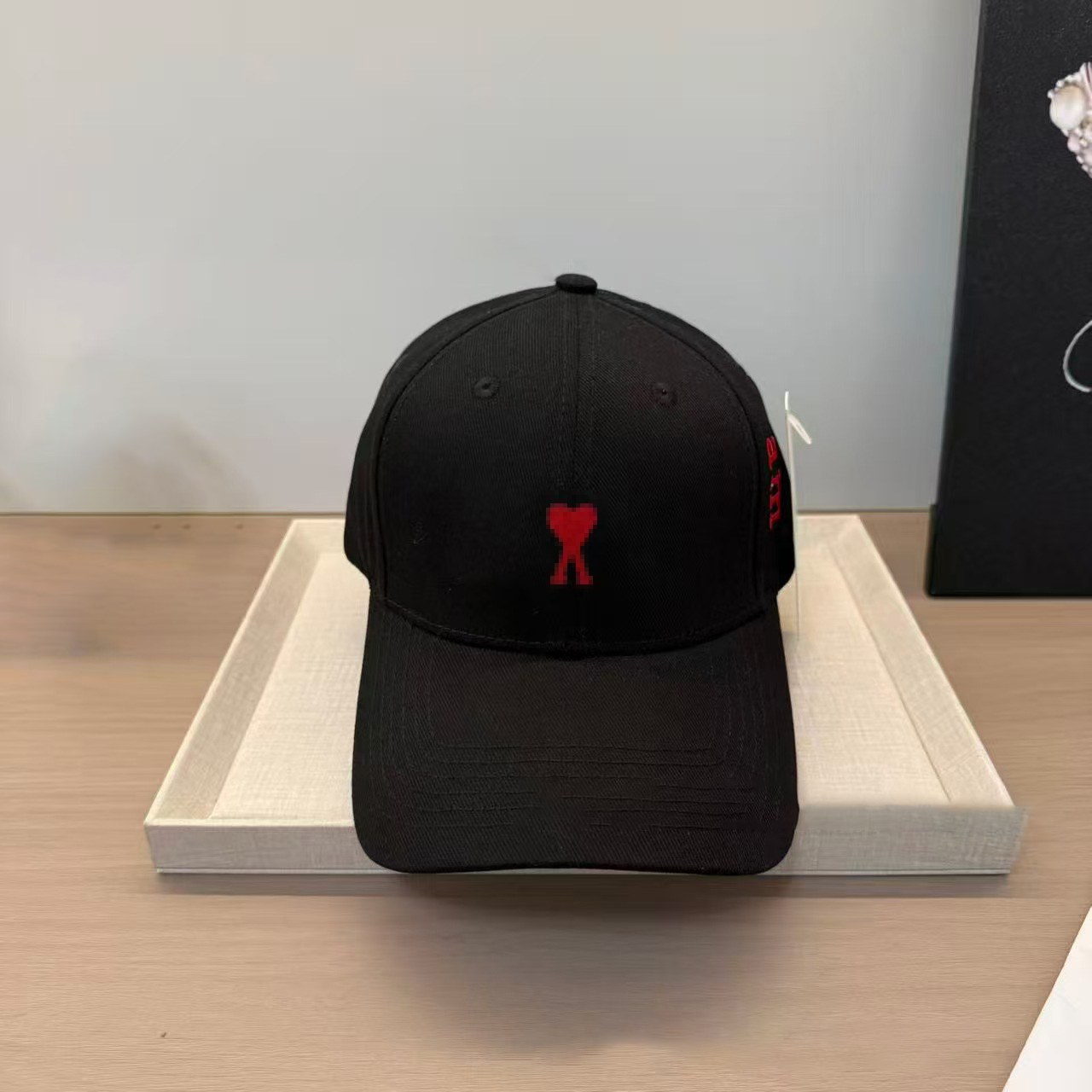 Luxury AMI Heart Baseball Cap French Designer Sun Hat Classic Red Heart Cotton Sun Hat